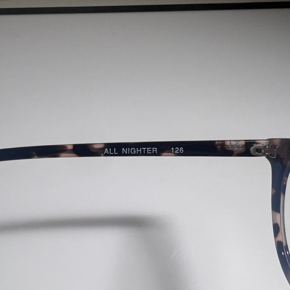 Quay Blue Light All Nighter Glasses - Picture 4 of 5